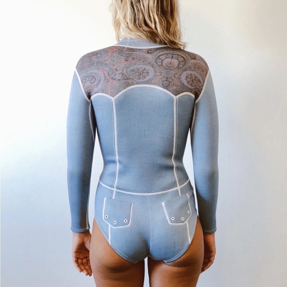Resin Obsidian Rash Guard - Picture 2 of 9